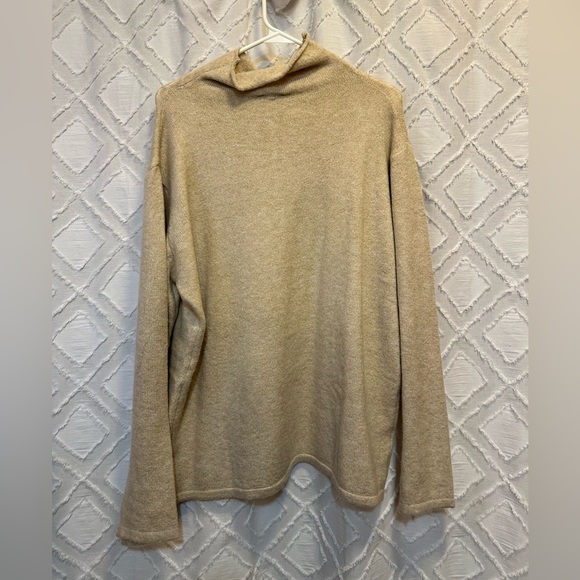 🆕 NWT. Size large. - Picture 2 of 4